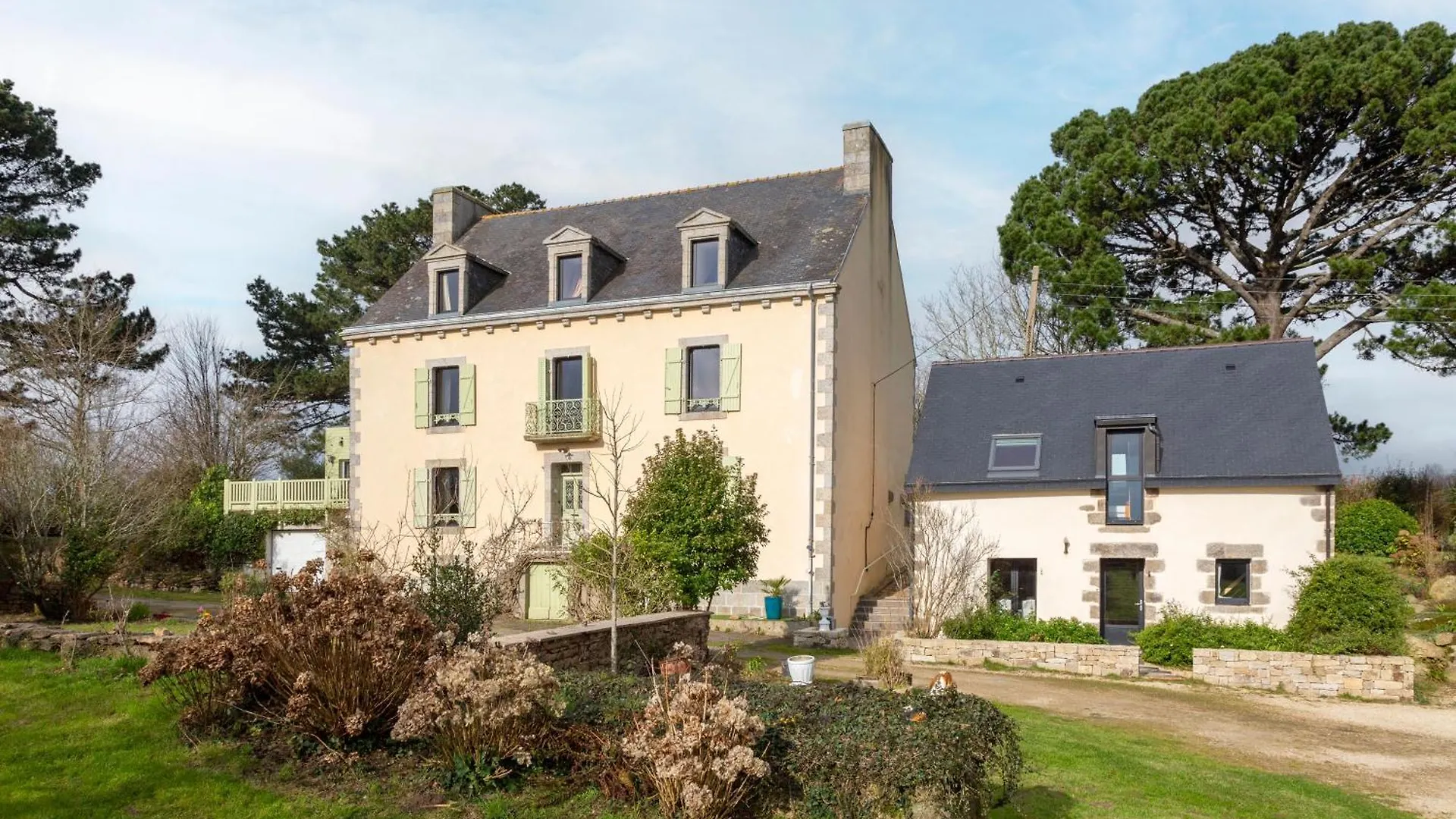 Les Logis De Kergoulou Bed and Breakfast Concarneau