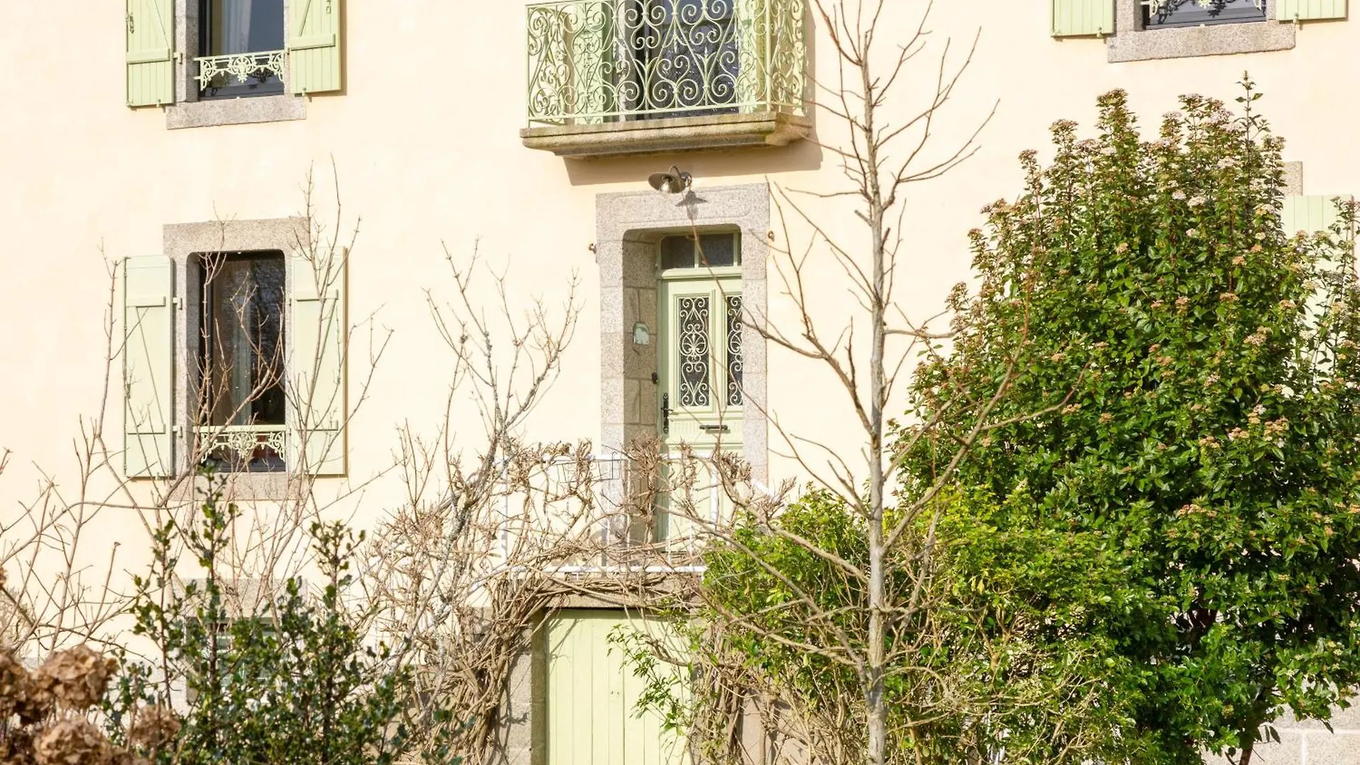 Les Logis De Kergoulou Bed and Breakfast Concarneau